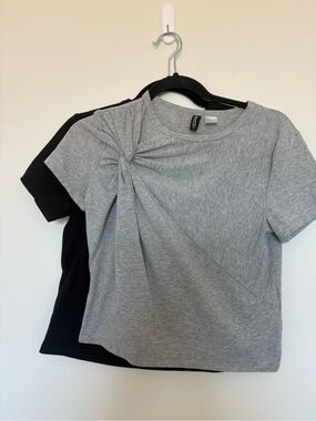 Divided H&M Short Sleeve Twist Front Tee in Gray & Black